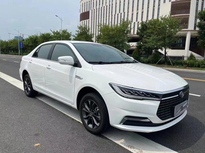 纯电动比亚迪秦秦EV300车型