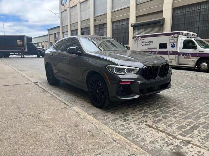 bmwx6m 宝马x6m是四驱的吗