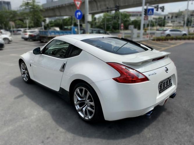 尼桑跑车370z 请问尼桑370Z什么时候在内地上市,价格是多少