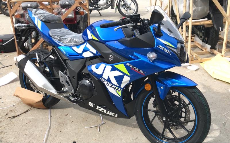 铃木gsx150 极客飒150和gsx250区别