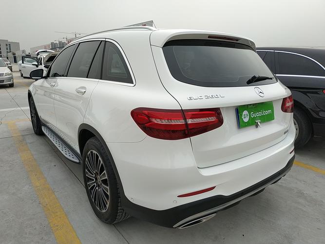 奔驰glc260l(奔驰GLC260l是什么级别的车)