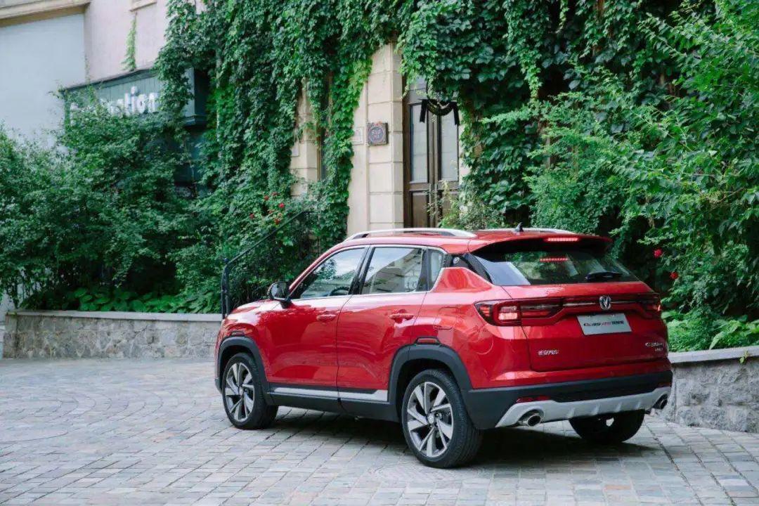 性价比高小型suv(家用SUV哪款车性价比高)