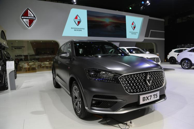 30万左右豪华suv(30万左右的suv车排行榜前十名)