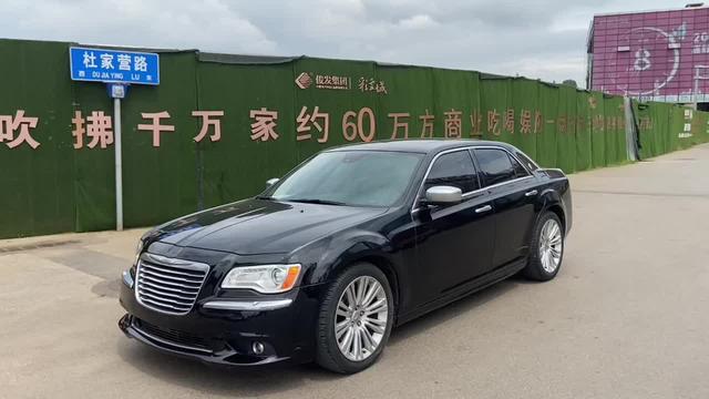 人买克莱斯勒300c(克莱斯勒300C怎么样,值得买吗)