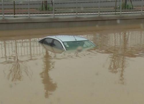 水淹多高才算泡水车(水淹多高才算泡水车水到底盘算水淹车吗)