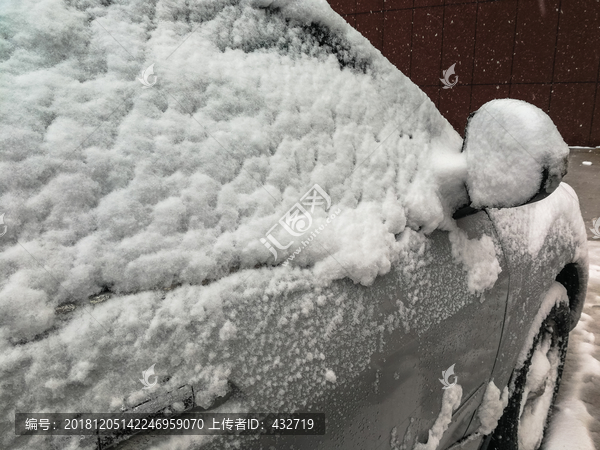 大雪覆盖汽车品牌