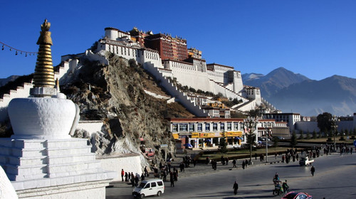 西藏，这片神秘的土地，一直以来都是人们向往的旅游胜地。然而，随着时代的发展，汽车已经成为了人们出行的重要工具。在这个科技日新月异的时代，西藏是否也有了自己的汽车品牌呢？答案是肯定的。在这篇文章中，我们将一起探讨西藏的汽车品牌，以及它们的发展历程和未来展望。