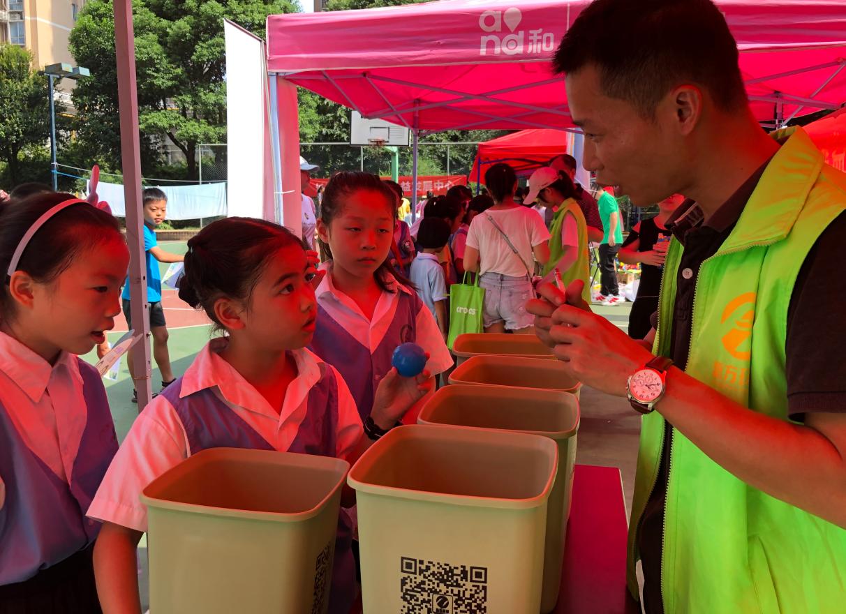 汽车品牌新战场，智能科技与环保理念的双重挑战