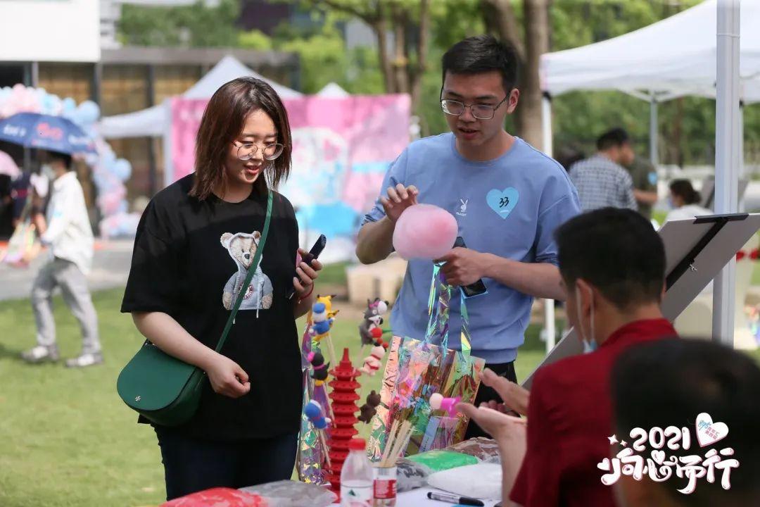 汽车品牌花式打，一场关于创新与竞争的较量