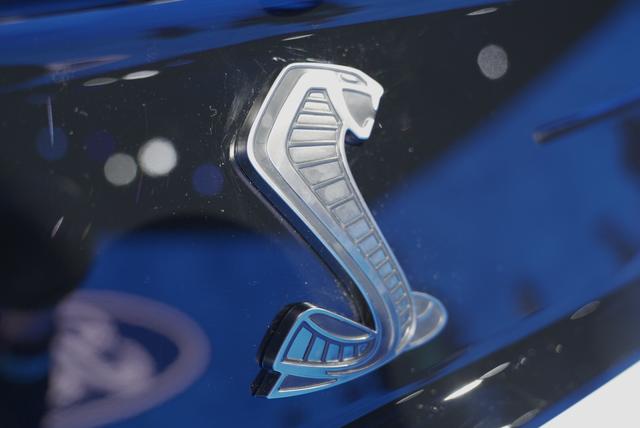 蛇形之魅，汽车品牌Logo中的蛇象征意义探析