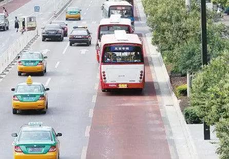 汽车品牌上面带小汽车，一种新的设计趋势