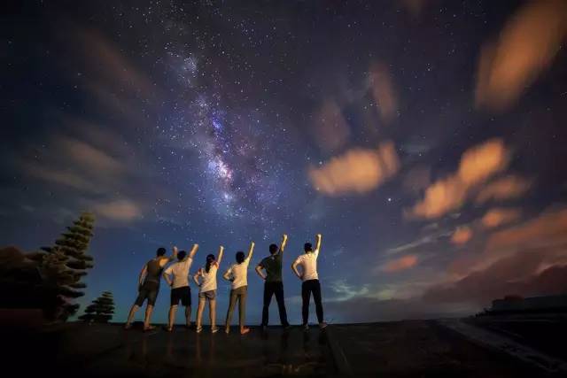 星空璀璨，驰骋未来——带星星的汽车品牌探秘之旅