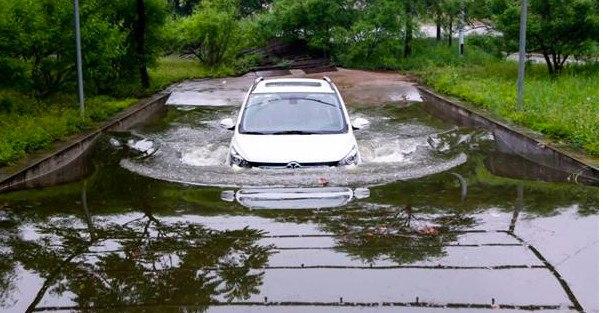 汽车品牌涉水深度，从浅水到深水，汽车涉水性能大揭秘