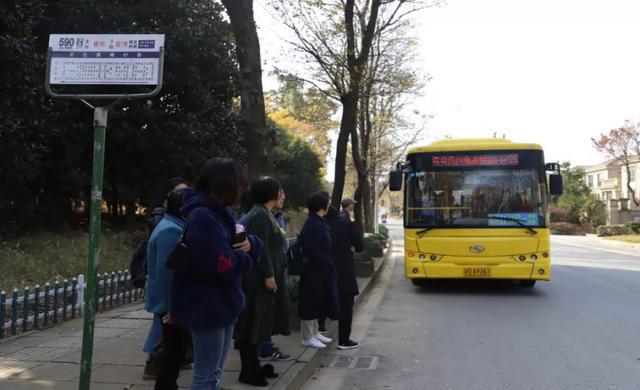 苏联时期，公交汽车在城市和乡村的交通网络中扮演着重要角色。当时，苏联政府为满足公共交通需求，推出了多款具有代表性的公交汽车品牌。本文将为您介绍苏联公交汽车品牌大全，带您回顾那段充满历史韵味的时光。