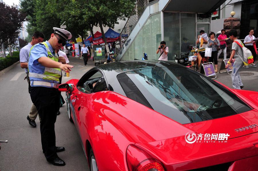 汽车品牌街拍图片，探索街头的豪华与个性