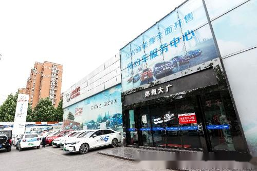 曼谷街头汽车品牌店，探索时尚与文化的交汇点