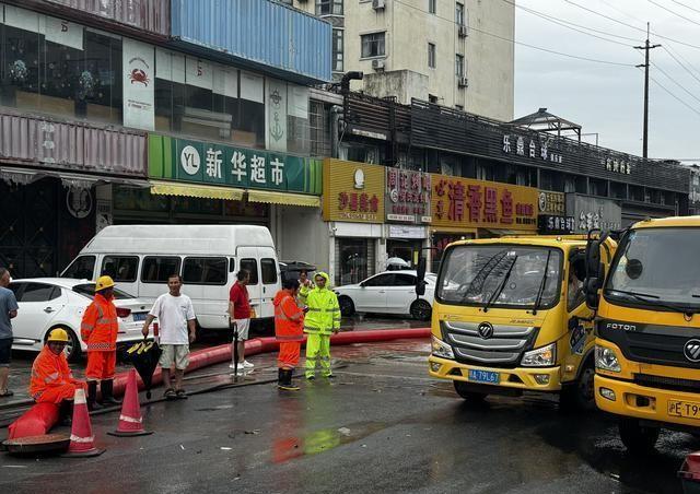 上海，作为中国的经济中心和国际化大都市，近年来在汽车产业方面也取得了显著的成绩。在这个城市，有许多知名的汽车品牌诞生，它们不仅为上海的经济增长做出了贡献，也在国内外市场上取得了一定的知名度。本文将为您介绍一些上海产的小汽车品牌，以及它们的发展历程、产品特点和市场表现。