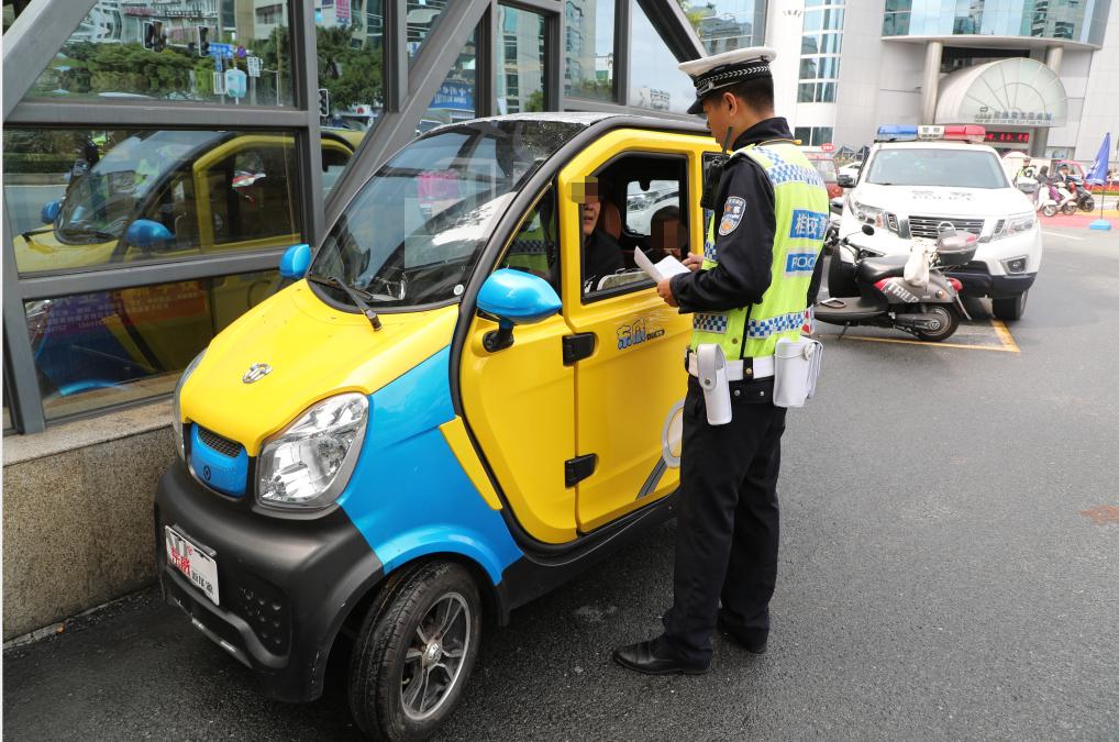 探索豪华驾驶之旅，一窥顶级汽车品牌店铺的魅力