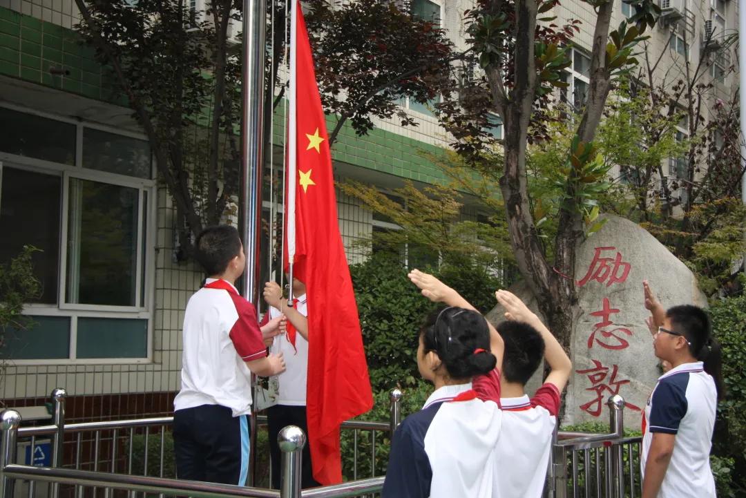 红旗汽车，传承红色基因，领跑中国汽车产业的发展之路