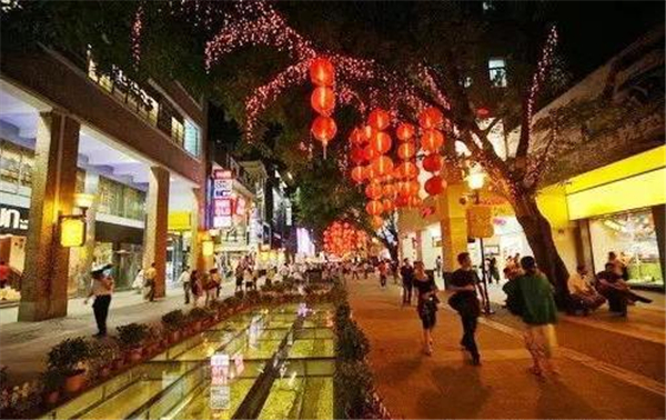 夜市上的汽车品牌，繁华夜市的独特风景线